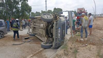 Hatay'ın Arsuz ilçesinde üç aracın karıştığı zincirleme trafik kazasında 2