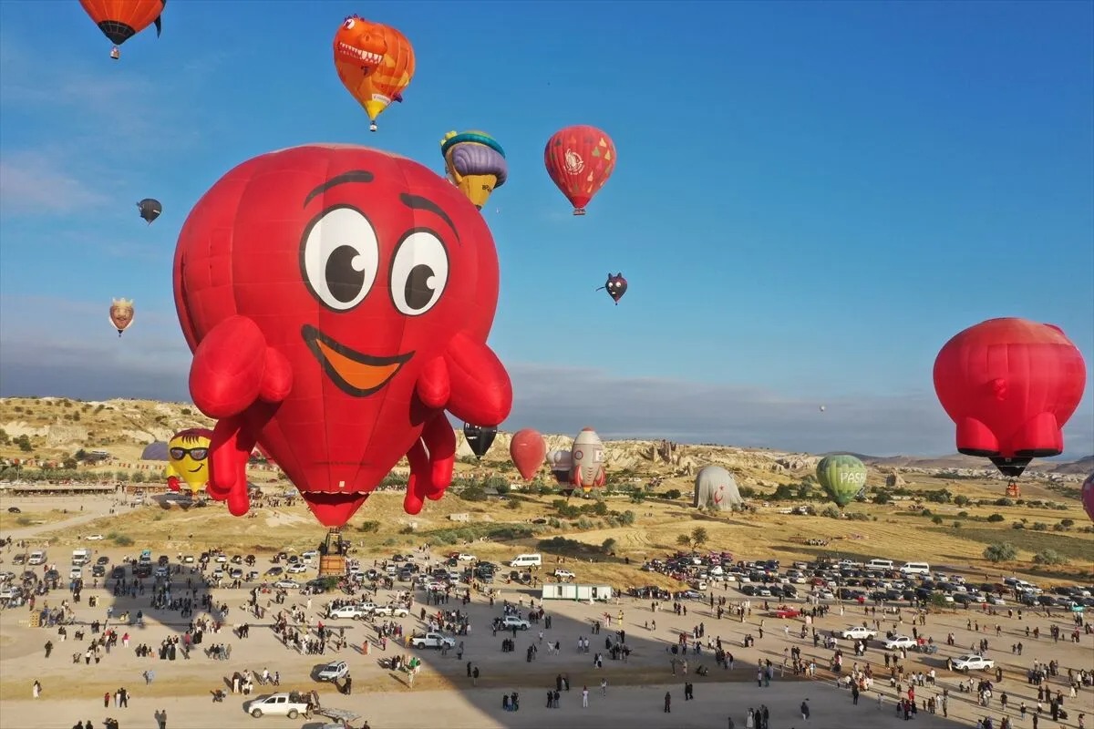 Kapadokya Balon Festivali, 30 figürlü sıcak hava balonunun peribacaları üzerindeki