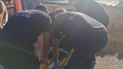 Belen’de kontrolden çıkarak bir evin bahçesine uçan hafif ticari aracın