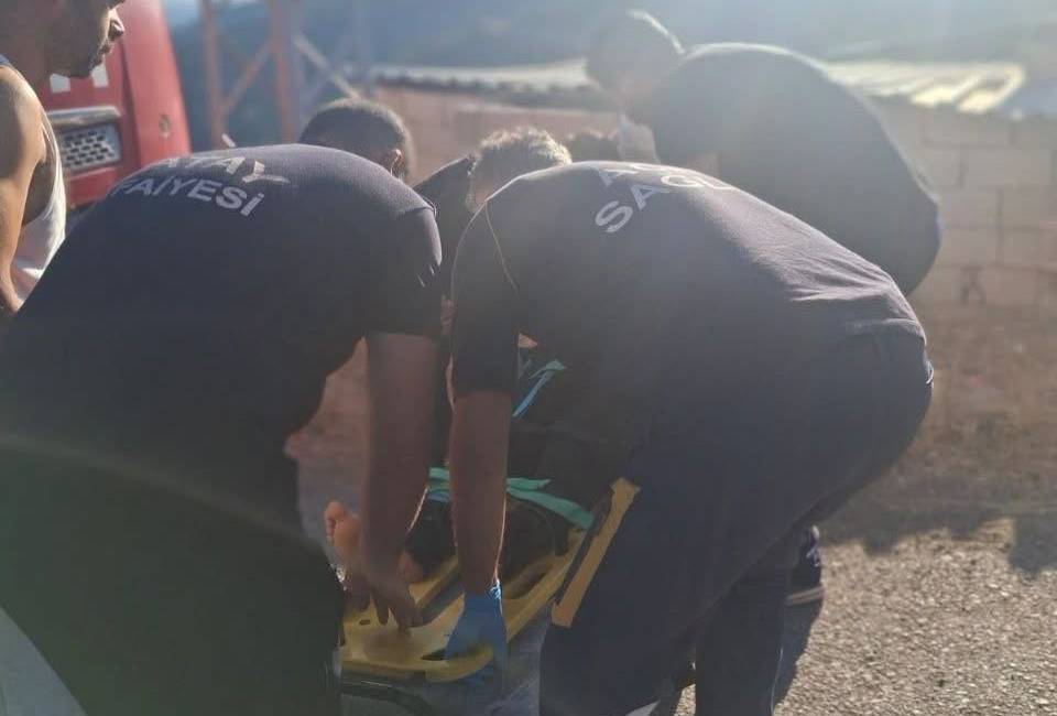 Belen’de kontrolden çıkarak bir evin bahçesine uçan hafif ticari aracın