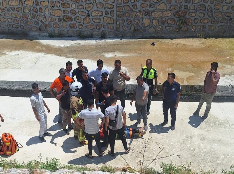 Hatay’ın Altınözü ilçesinde bisiklet sürerken köprüden düşen 12 yaşındaki çocuk