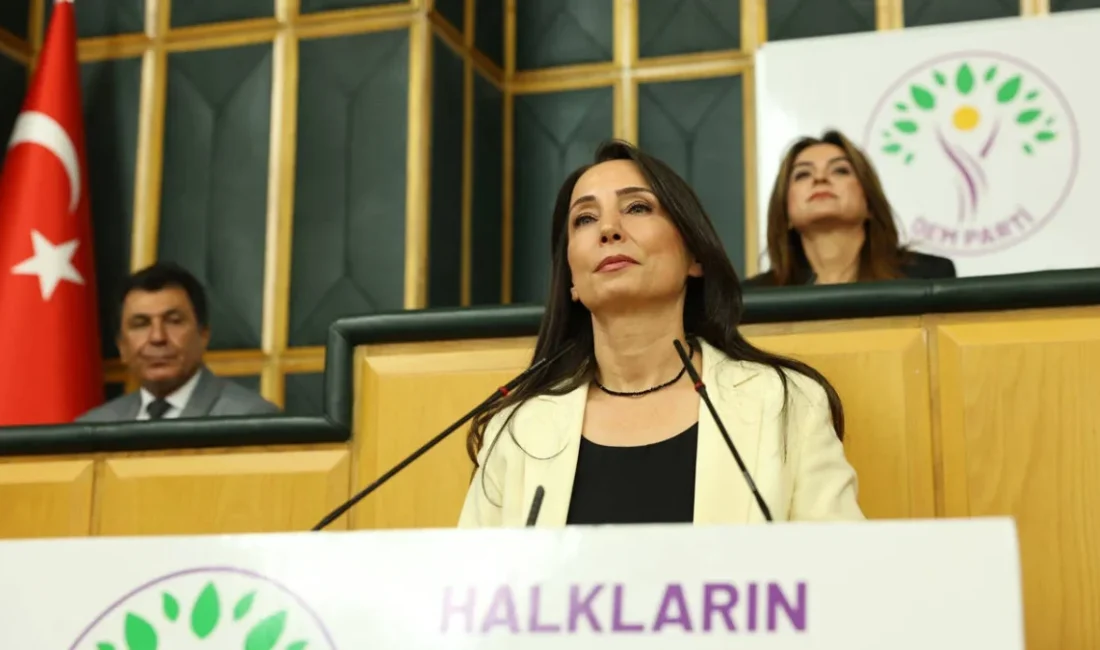 DEM Parti Eş Genel Başkanı Tülay Hatimoğulları, CHP'den ayrılarak YENİ