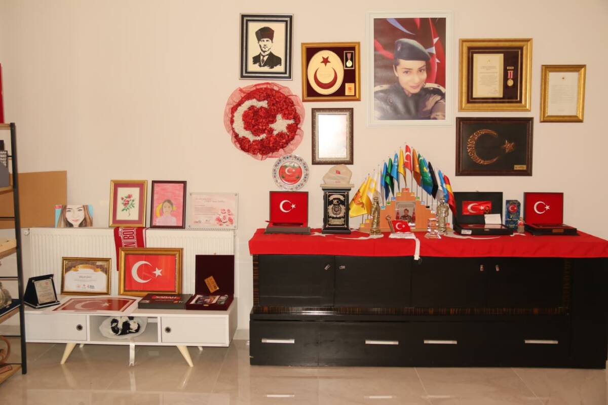 Depremde evleri yıkılan Güler ailesi, 15 Temmuz şehidi kızları Gülşah