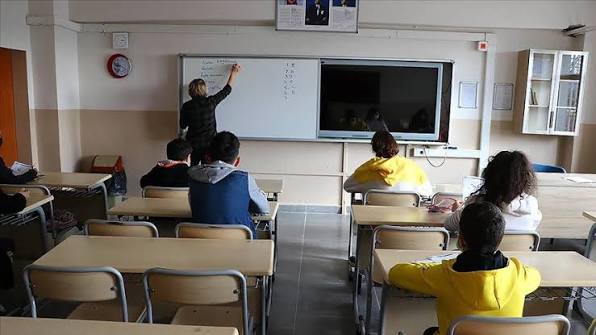 Milli Eğitim Bakanlığı (MEB) bünyesinde görev yapan yönetici, öğretmen ve