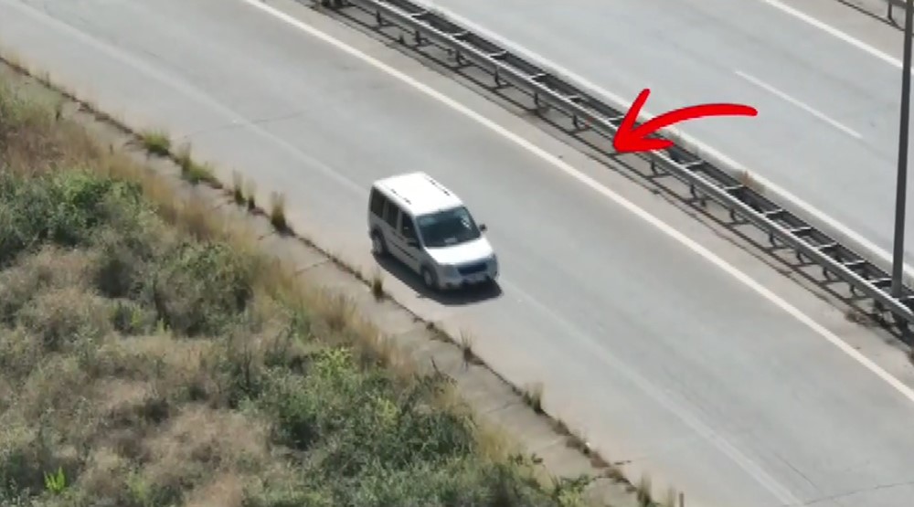 O-53 Otoyolu’nda geri geri manevra yapan sürücü, jandarmanın dron destekli