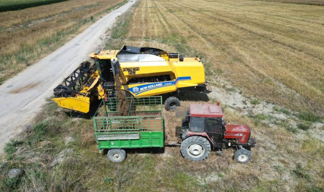 Depremde evlerinin tamamen yıkılmasını önleyerek hayatlarını kurtaran traktör, Arsuzlu Satmaz