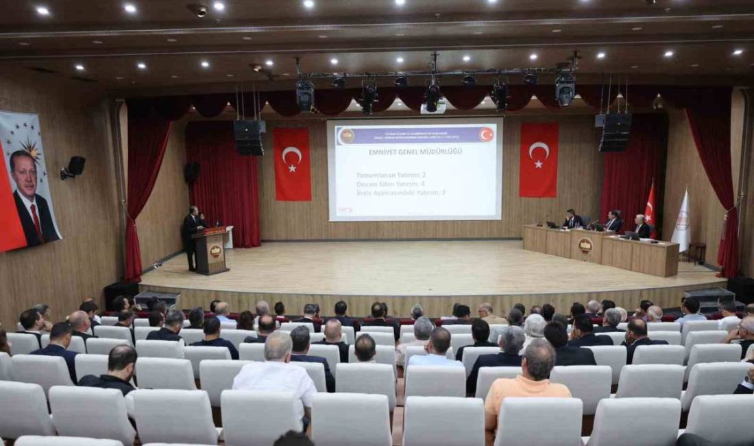 Hatay Valisi Mustafa Masatlı başkanlığındaki toplantıda, kent genelinde devam eden