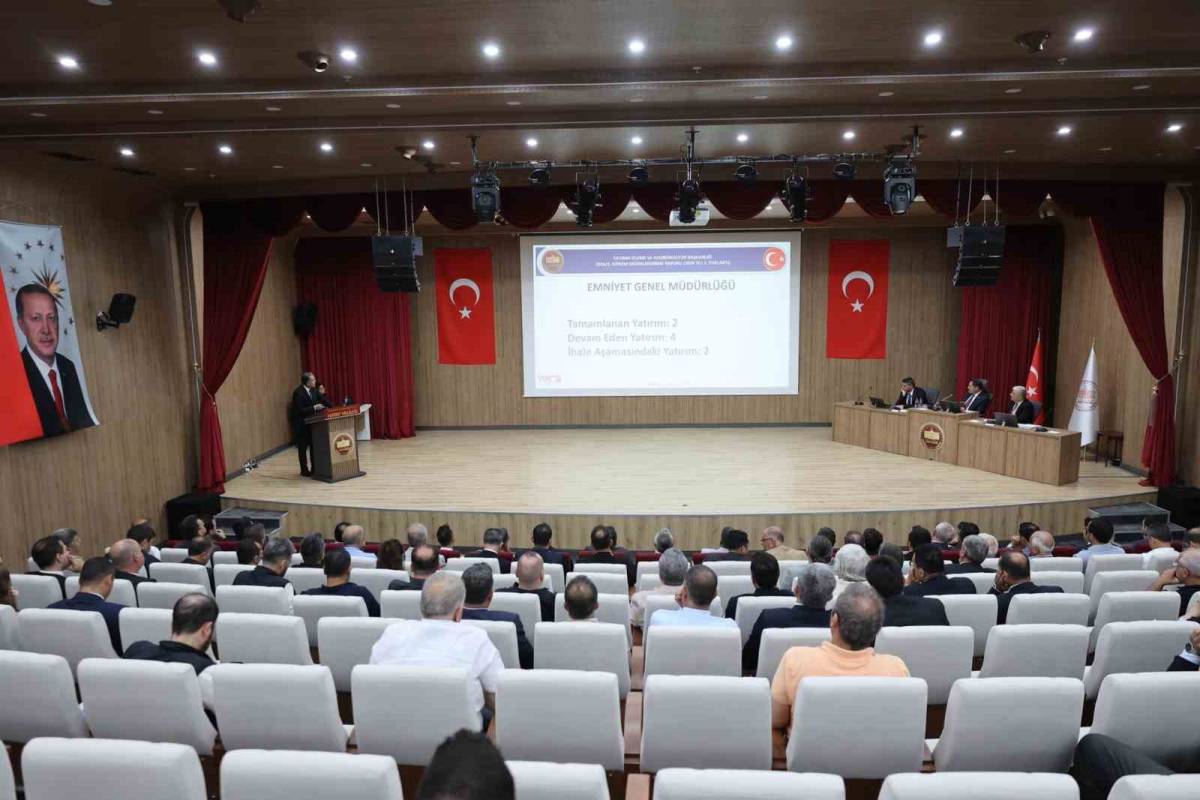 Hatay Valisi Mustafa Masatlı başkanlığındaki toplantıda, kent genelinde devam eden
