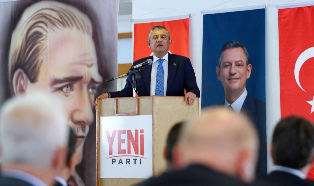 Özgür Özel, kamuoyunda kullanılan tasarımın YENİ Parti’nin resmi logosu olmadığını,