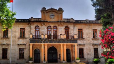 Hatay Valiliği, rezerv alanlarda yürütülen yerinde kentsel dönüşüm projelerinde anahtar