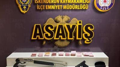 Hatay'ın İskenderun ilçesinde bir otomobil ile iş yerine silahlı saldırı