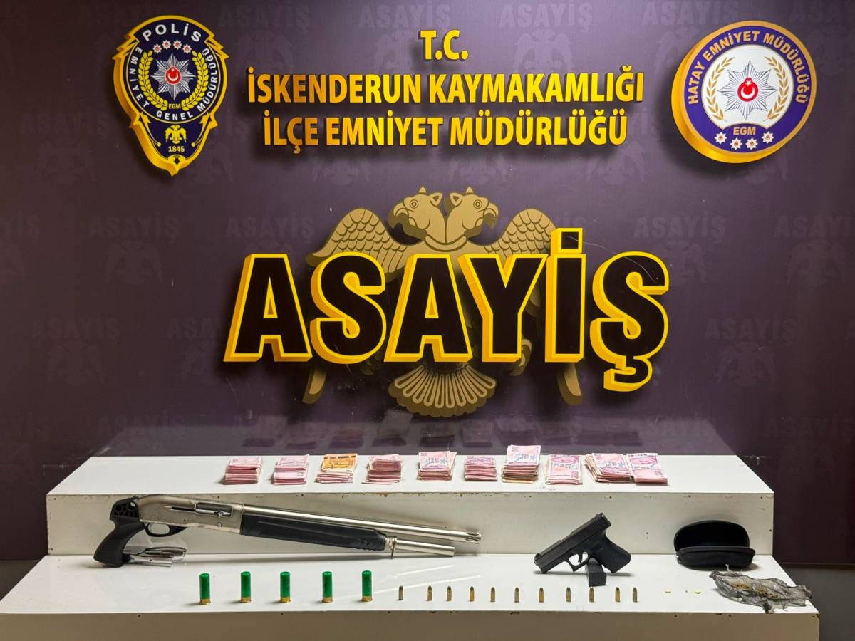 Hatay'ın İskenderun ilçesinde bir otomobil ile iş yerine silahlı saldırı
