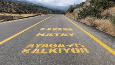 Hatay Büyükşehir Belediyesi (HBB), kent genelinde yürüttüğü yol yapım ve