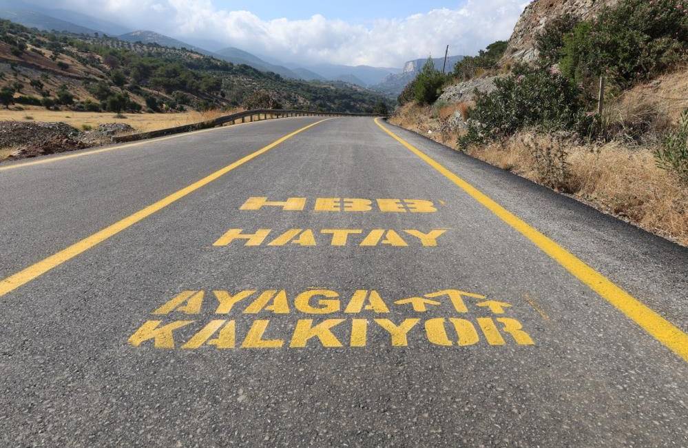 Hatay Büyükşehir Belediyesi (HBB), kent genelinde yürüttüğü yol yapım ve