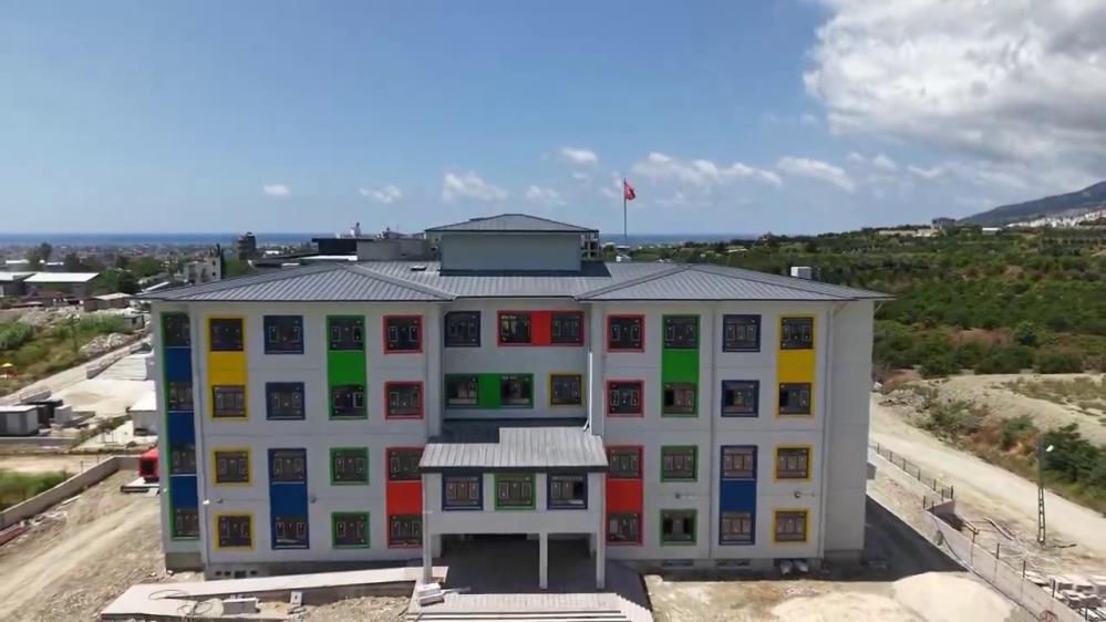 Deprem sonrası eğitim altyapısını güçlendirmeye yönelik yatırımların sürdüğü Hatay'da önemli
