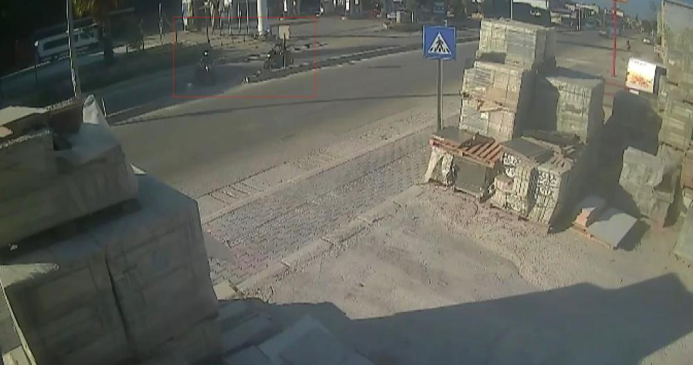 Hatay'ın Antakya ilçesinde iki motosikletin çarpışması sonucu meydana gelen trafik
