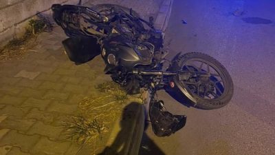 Hatay’ın Dörtyol ilçesinde U dönüşü yapmak için manevra yapan otomobile,