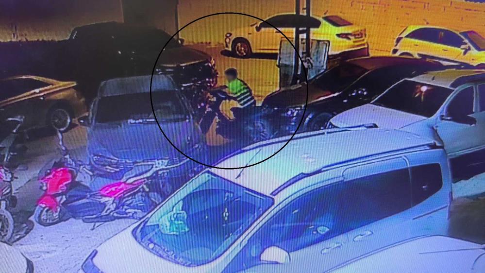 Hatay’ın Reyhanlı ilçesinde, 6 Şubat depremlerinde ailesini ve bir kolunu