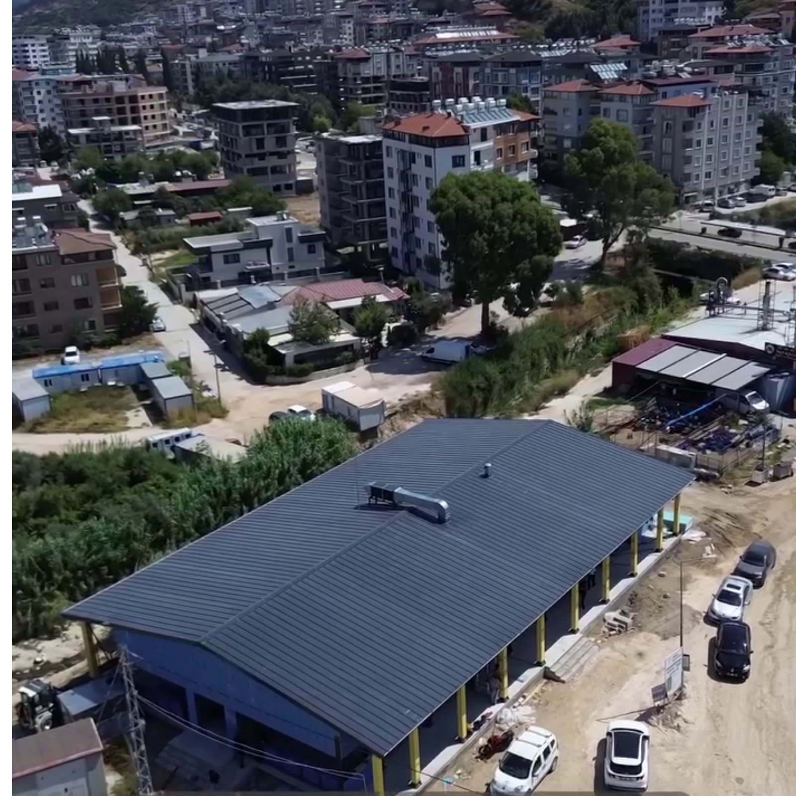 Defne Belediyesi tarafından Aşağıokçular Mahallesi’nde yapımı sürdürülen sosyal tesis projesinde