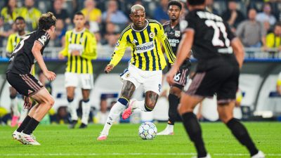 Fenerbahçe, Şampiyonlar Ligi play-off rövanşında Lyon deplasmanında ilk yarıyı Vedat