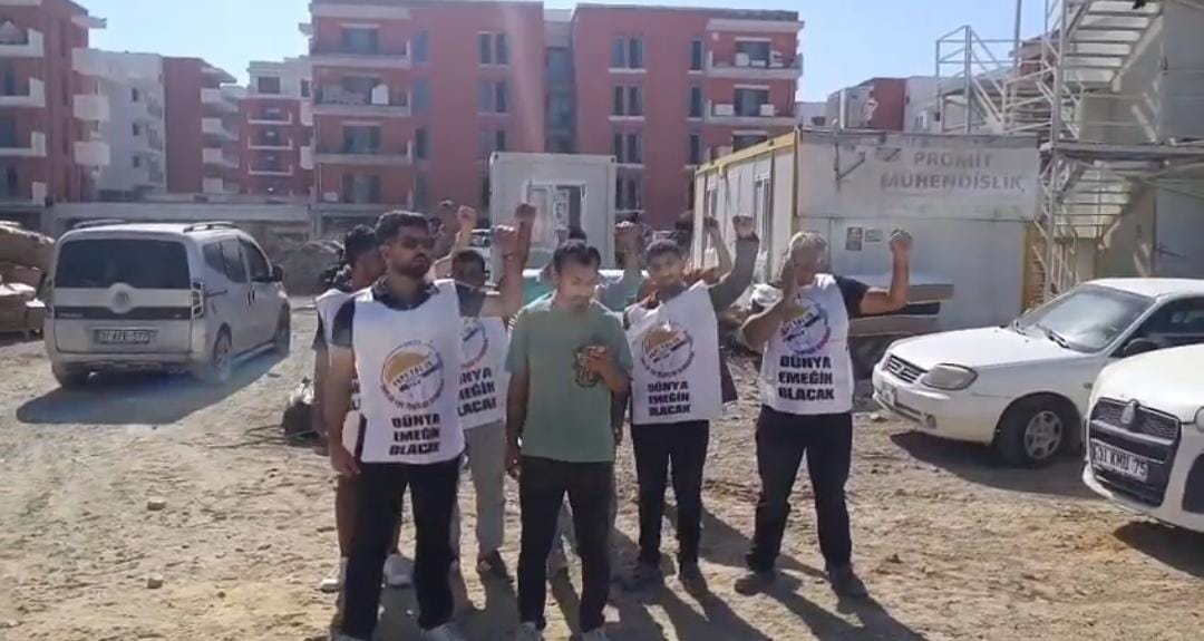 Antakya’da Emlak Konut’a bağlı şantiyede çalışan işçiler, ücretlerinin ödenmediği gerekçesiyle