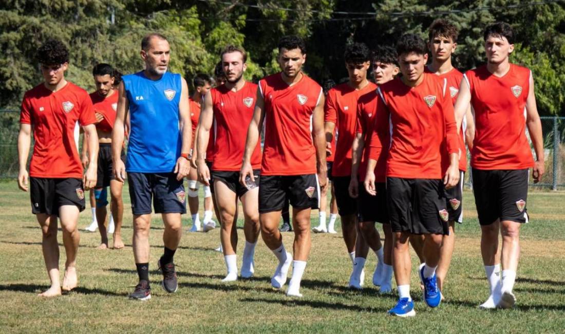 Yeni sezona 26 Temmuz Pazartesi günü giren Bordo-beyazlılarda sabah idmanları