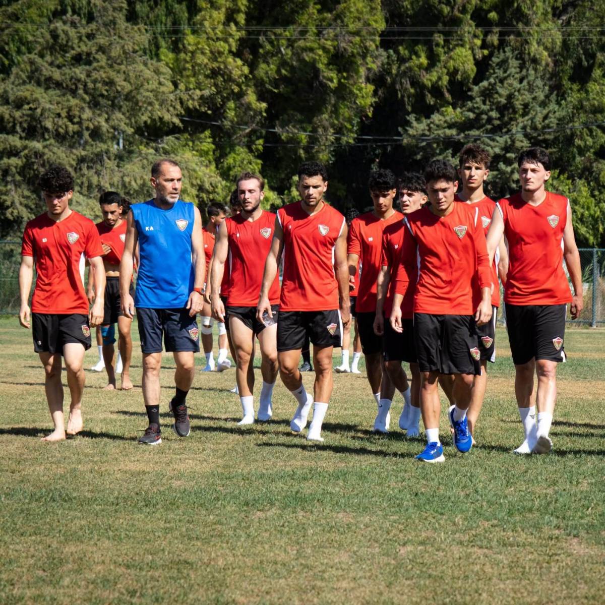 Yeni sezona 26 Temmuz Pazartesi günü giren Bordo-beyazlılarda sabah idmanları