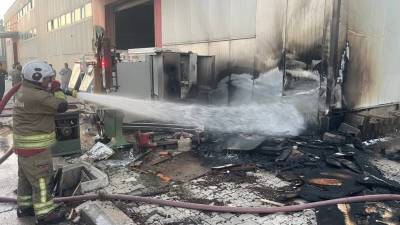 Hatay'ın Antakya ilçesinde bulunan Mobilyacılar Sanayi Sitesi'nde çıkan yangın, itfaiye