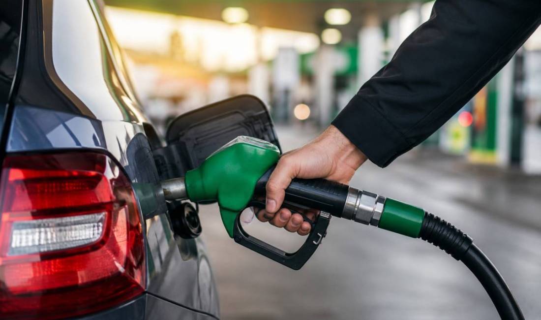 Motorin fiyatlarında beklenen indirim gece yarısından itibaren pompaya yansıdı. 1,05