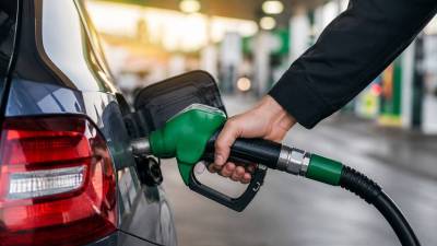 Motorin fiyatlarında beklenen indirim gece yarısından itibaren pompaya yansıdı. 1,05