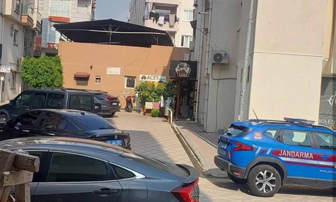Erzin’de bir evde silahla ağır yaralanan N.O., ilk müdahalenin ardından