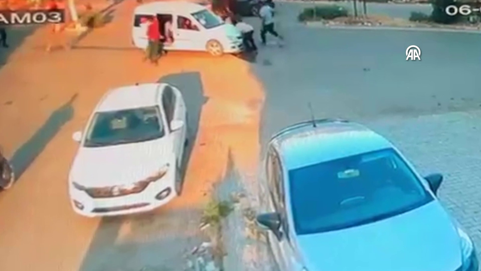 Hatay'ın Antakya ilçesinde yaşanan zincirleme trafik kazası genç bir sürücünün