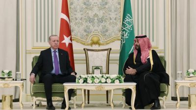 Cumhurbaşkanı Recep Tayyip Erdoğan, resmi temaslarda bulunmak üzere Suudi Arabistan'a
