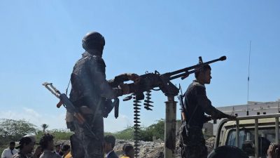Yemen'de Husiler ile hükümete bağlı güçler arasında çatışmalar yeniden şiddetlendi.