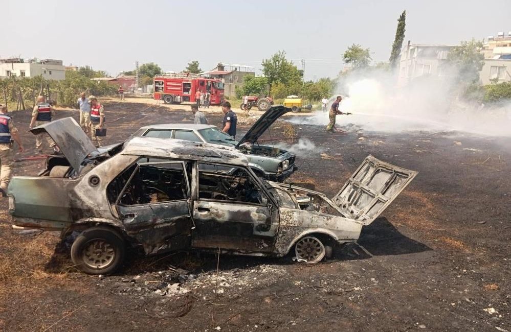 Hatay'ın Dörtyol ve Antakya ilçelerinde meydana gelen iki ayrı yangın