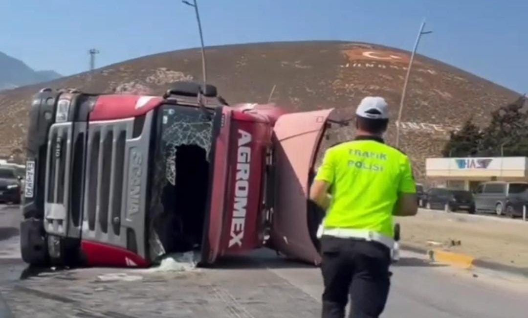Hatay’ın İskenderun-Antakya kara yolu Topboğazı mevkisinde freni boşaldığı iddia edilen