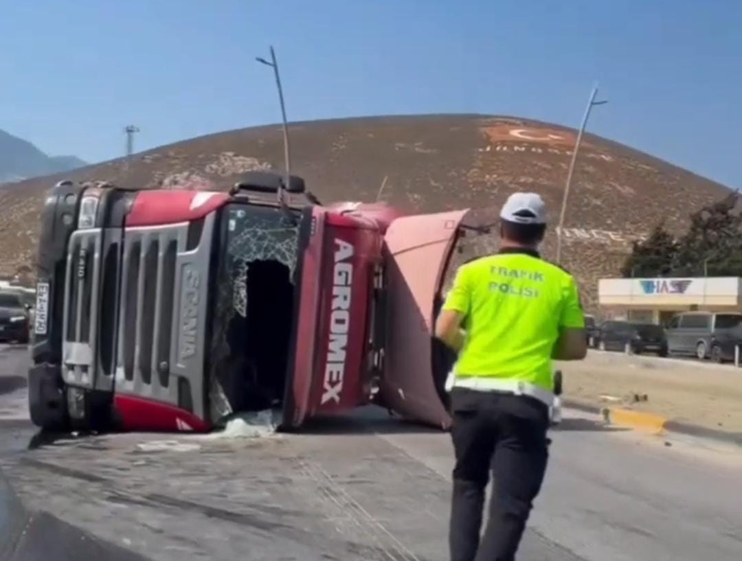 Hatay’ın İskenderun-Antakya kara yolu Topboğazı mevkisinde freni boşaldığı iddia edilen