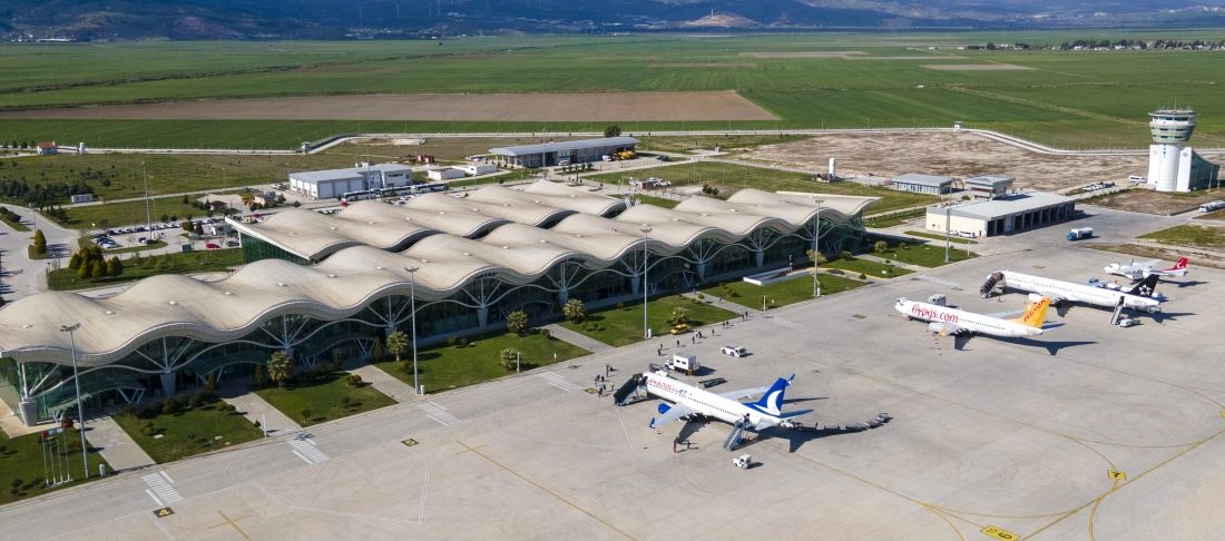 Deprem sonrası yeni pist, apron ve bağlantı yollarıyla kapasitesi artırılan