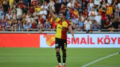 Hatay’ın Arsuz ilçesine bağlı Karaağaç Mahallesi’nden yetişerek Türk futbolunun önemli