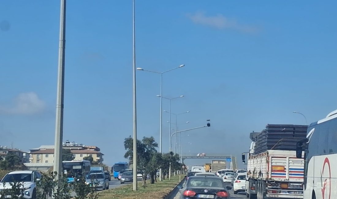 Hatay’ın Antakya ilçesinde özellikle yoğun saatlerde yaşanan trafik sorunu sürücülerin