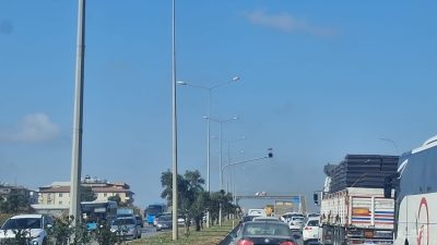 Hatay’ın Antakya ilçesinde özellikle yoğun saatlerde yaşanan trafik sorunu sürücülerin