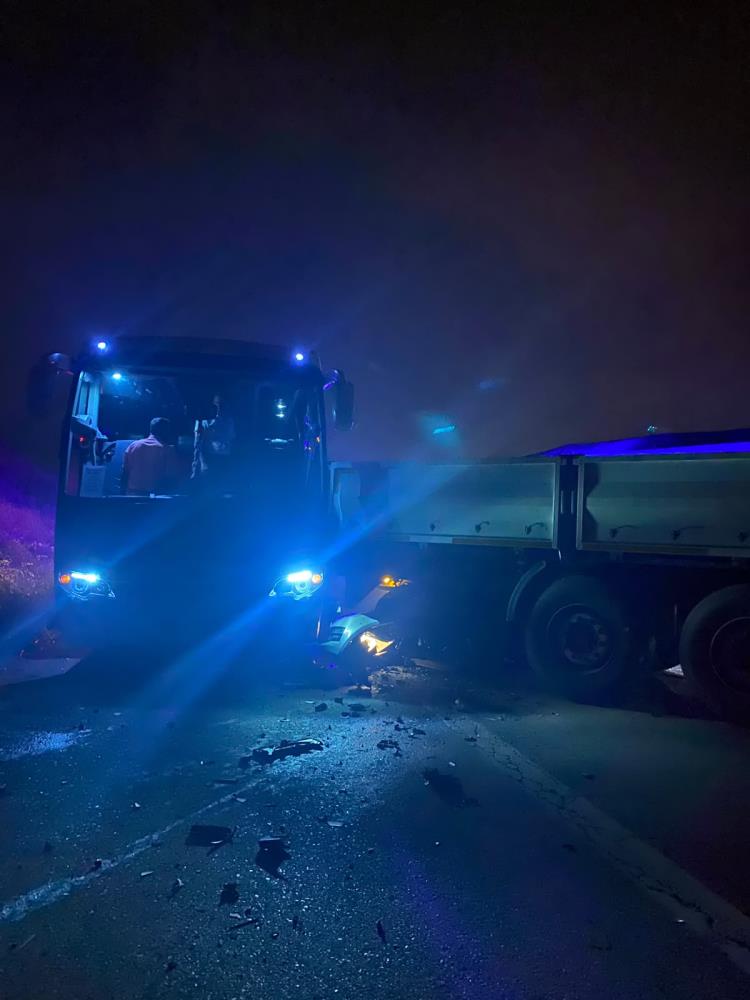Hatay’ın Dörtyol ilçesinde makaslayan bir TIR’ın yolu kapatması sonucu meydana