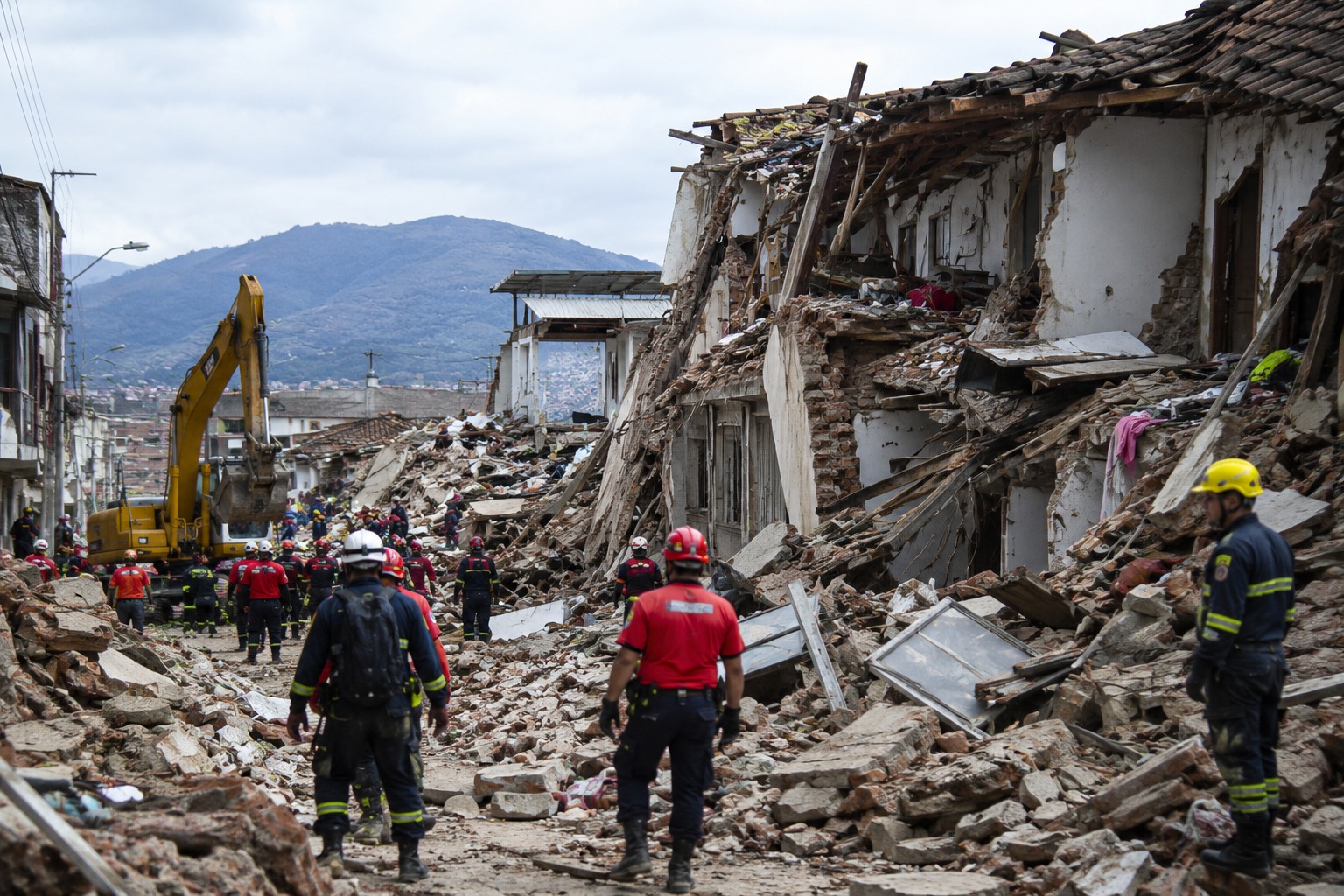 Kolombiya’da meydana gelen 7,4 büyüklüğündeki depremin ardından bilanço ağırlaşmaya devam