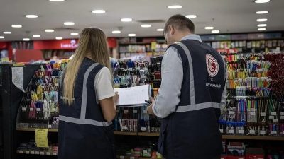 Ticaret Bakanlığı, okul alışverişlerinin yoğunlaştığı dönemde yaptığı denetimlerde, öğrenciler tarafından