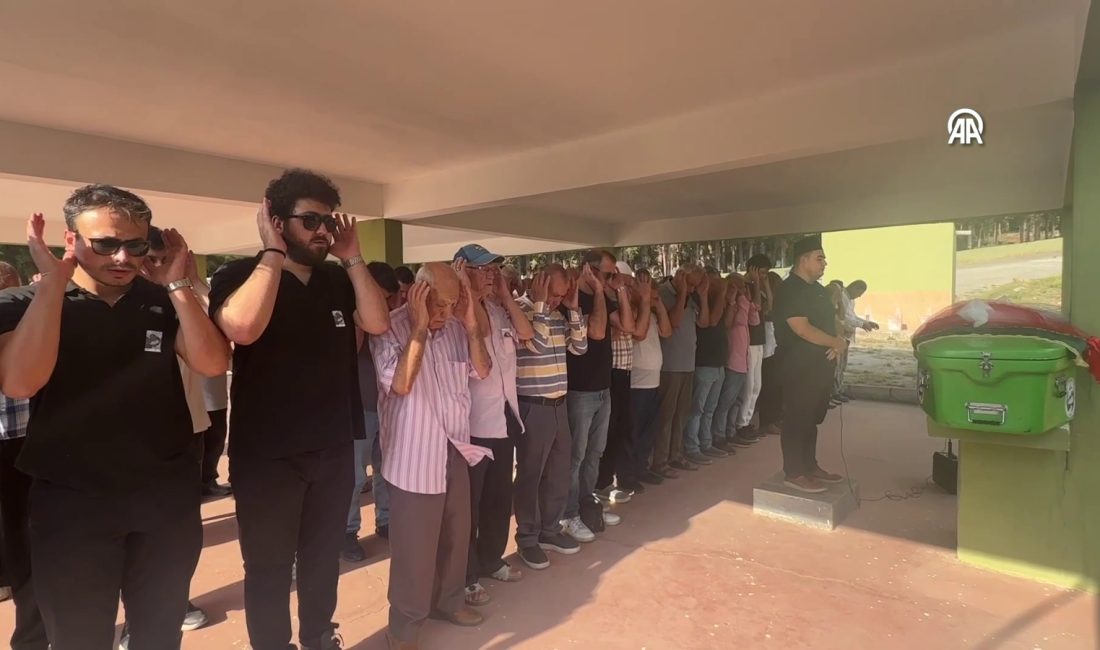 Hatay’ın Erzin ilçesinde tır, otomobil ve yolcu otobüsünün karıştığı trafik