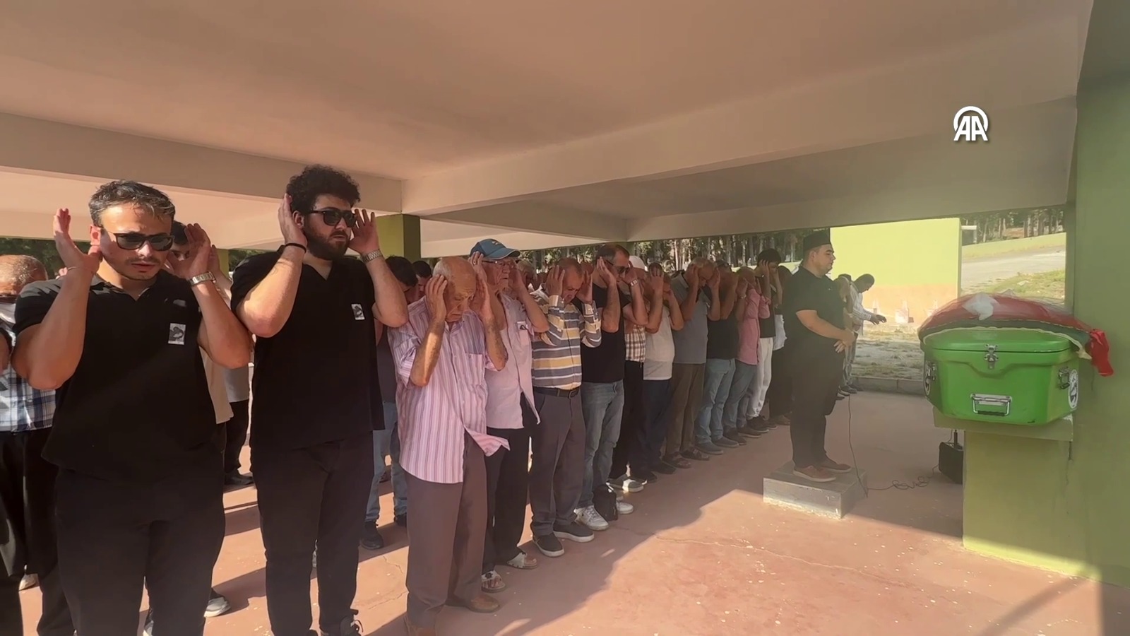 Hatay’ın Erzin ilçesinde tır, otomobil ve yolcu otobüsünün karıştığı trafik