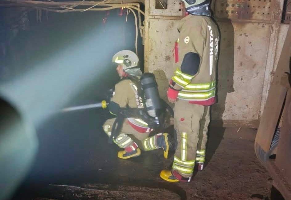 Hatay’ın Antakya ilçesinde bulunan küspe yağ fabrikasında çıkan yangın, ekiplerin