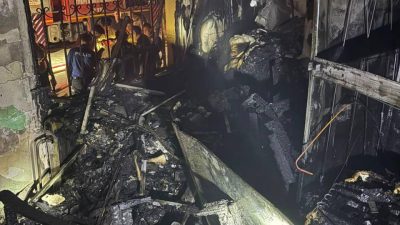 Hatay’ın Defne ilçesinde bir apartman dairesinde çıkan yangın paniğe neden