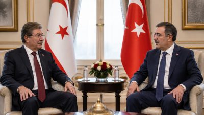 Cumhurbaşkanı Yardımcısı Cevdet Yılmaz, KKTC Başbakanı Ünal Üstel ve hükümet
