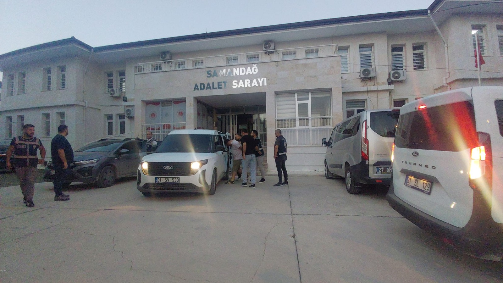 Hatay’ın Samandağ ilçesinde 16 yaşındaki K.G.’nin silah tehdidiyle alıkonulduğu iddiasıyla